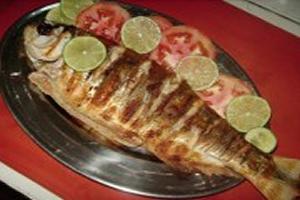 Chamamos de espinha os ossos mais finos de certos peixes.  